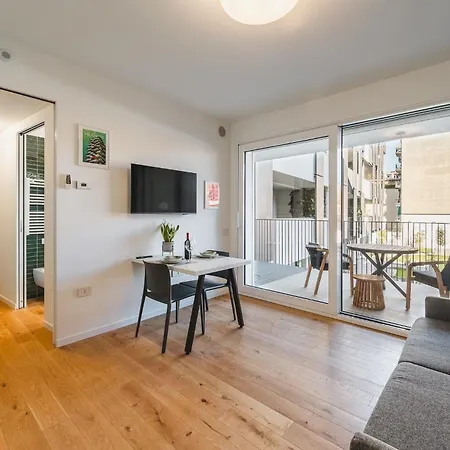Navigli Cozy Design With Balcony Apartment