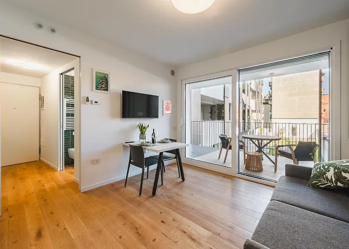 Navigli Cozy Design With Balcony Apartment